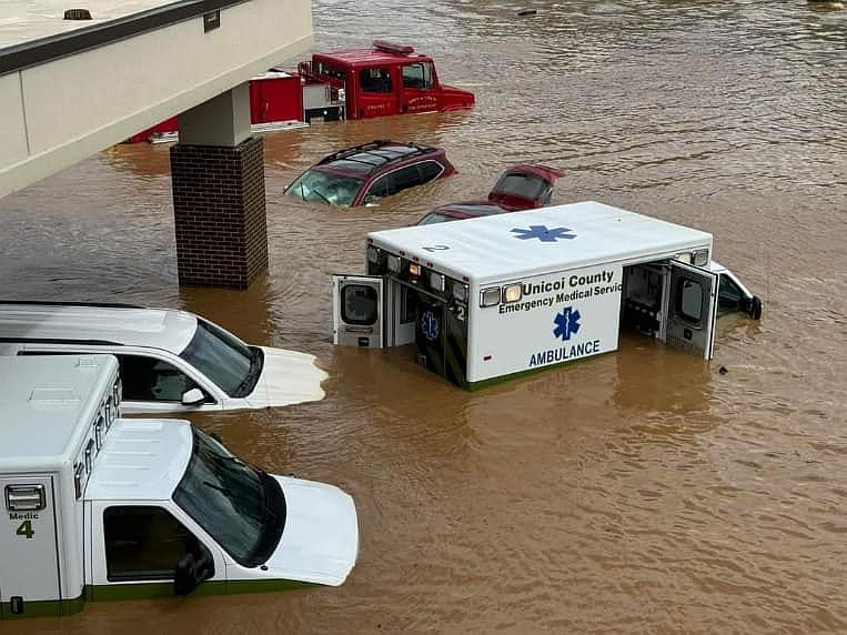 Floodwaters flooded a hospital in Tennessee, necessitating rooftop helicopter evacuations.